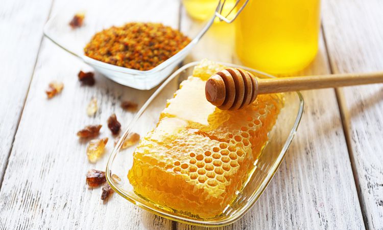 How Honey Can Help Banish Dry Skin This Winter